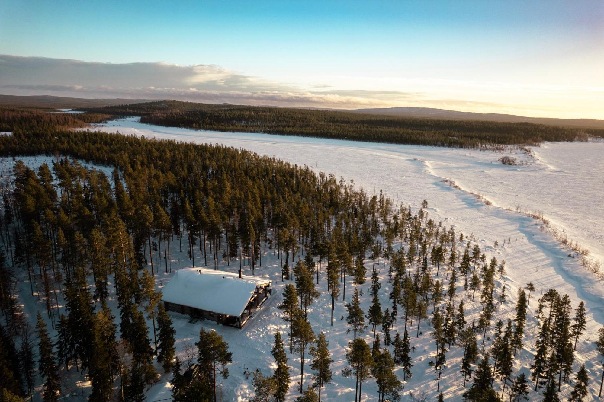 Hotel Napapiirin Jaervilomat à Luukonniemi Extérieur photo